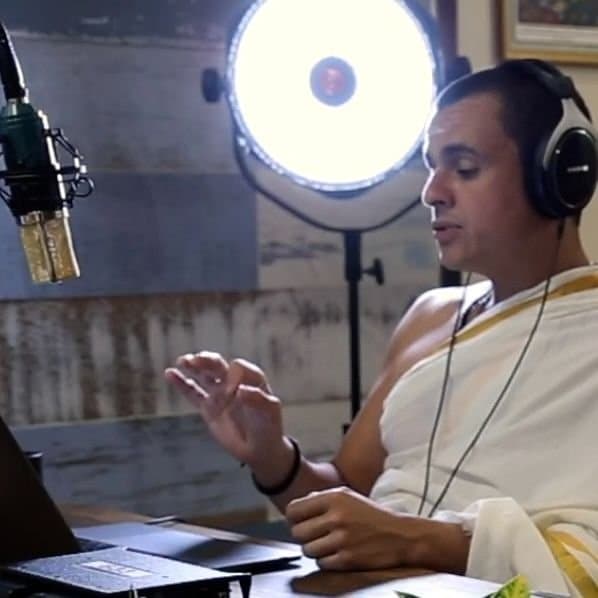 Jonas Masetti gravando o VedantaCast