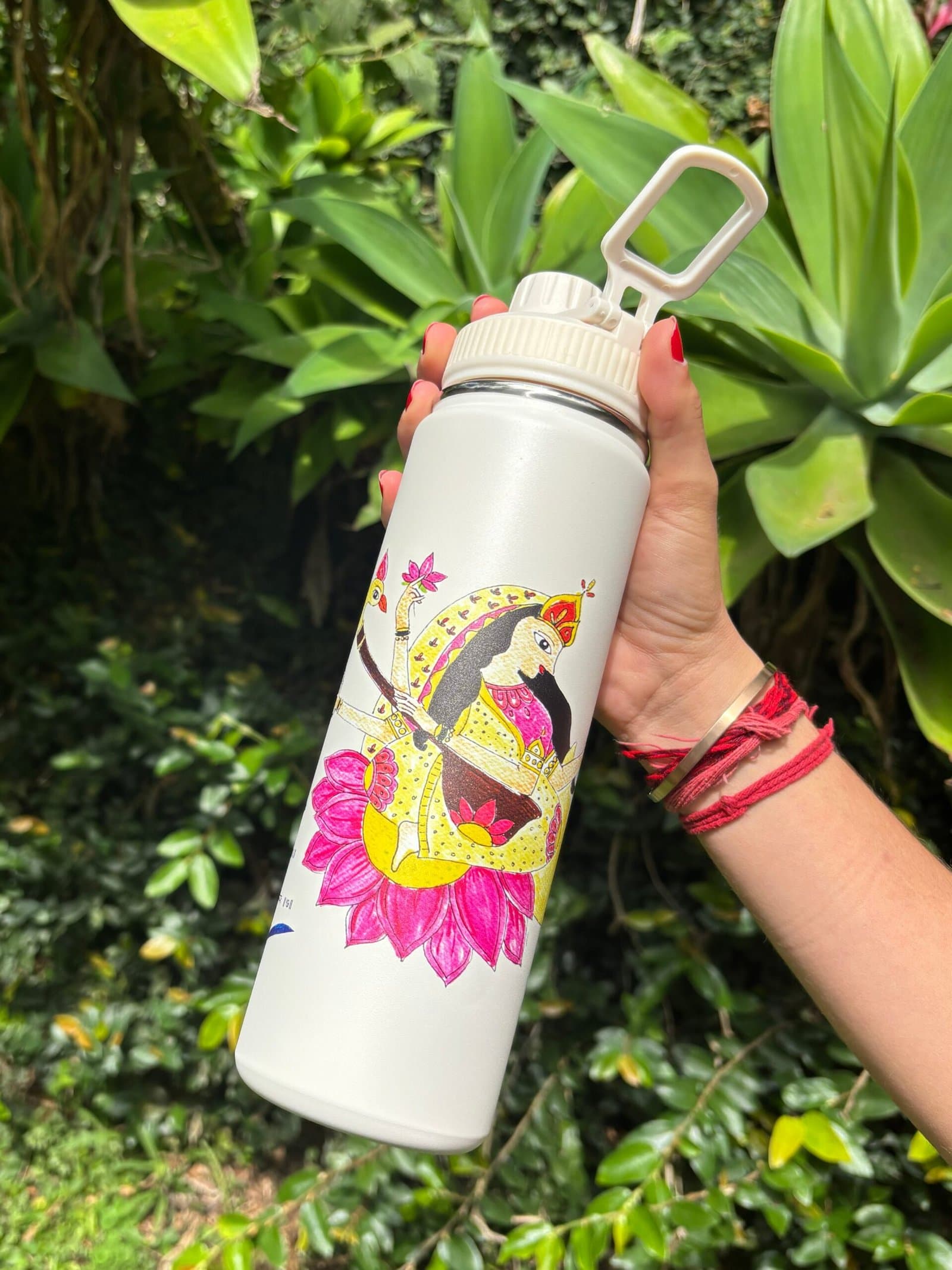 Devis Bottle — Sarasvatī